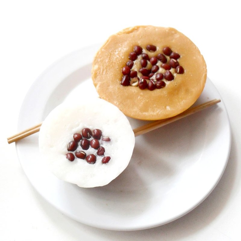 砵仔糕是一種傳統廣東人民自創的小吃糕點，也是香港的街頭傳統小吃。 傳統的砵仔糕以黃糖、粘米粉等造成後，放在一個瓦製的小砵內蒸熟；但現在的製法已多數改用小瓷碗。吃的時候才把砵仔糕從小砵倒出來，以竹籤穿起