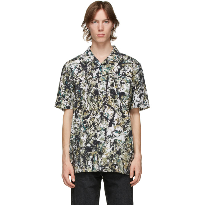 多色喷绘图案短袖翻领衬衫。纽扣前襟，胸部贴袋，衬衫式下摆。黑色五金。Vans × MoMa 联名合作系列。供应商配色：Jackson Pollock