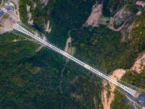 China Kembali Bangun Jembatan Kaca Terpanjang