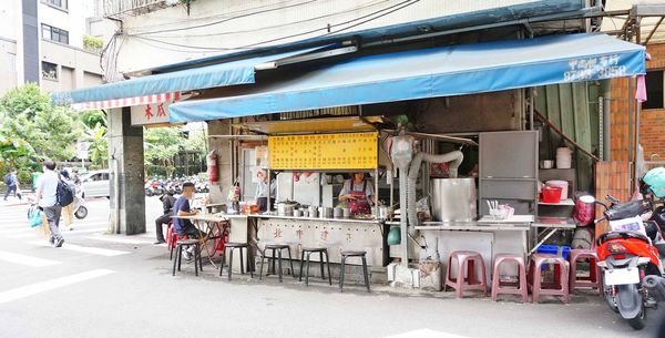 【台北美食】阿春姨米粉湯-超過30年的隱藏版路邊攤美食老店