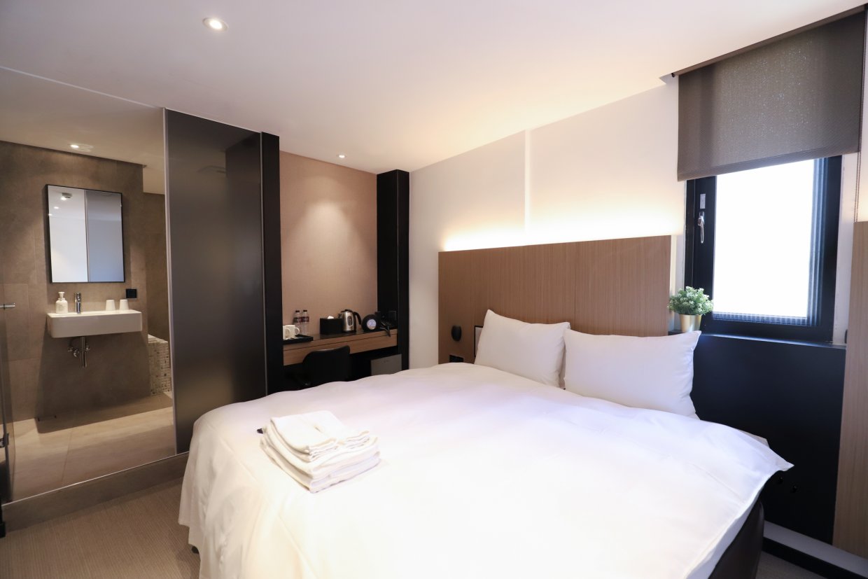 U2103052318371614957517044