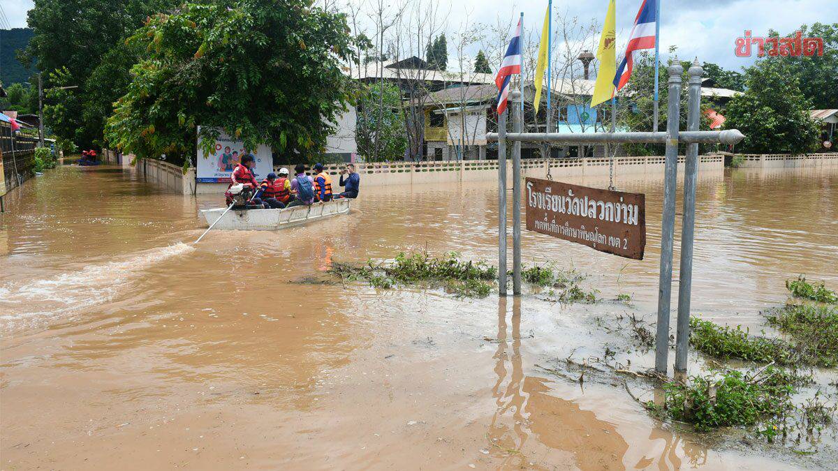 เร่งอพยพชาวบ้าน น้ำท่วมพิษณุโลก สูงกว่า 1 เมตร สั่งปิดโรงเรียน  ส่งเสบียงช่วย | Khaosod | LINE TODAY
