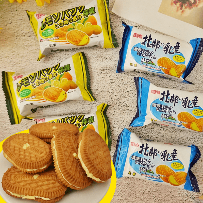 昏昏欲睡的午後時光，就用可口的下午茶點喚醒精神吧！北部乳產夾心餅任選，有牛奶、檸檬兩種口味，餅乾酥脆，內餡口感濃郁，每份獨立包裝，分食方便，再配一杯現沖紅茶就更完美啦！