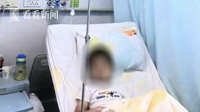 1名5歲男童肺炎住院，結果高燒不退，一度燒到41.4度。(圖／翻攝自看看新聞)