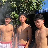 ร้านไก่ย่างถอดเสื้อ