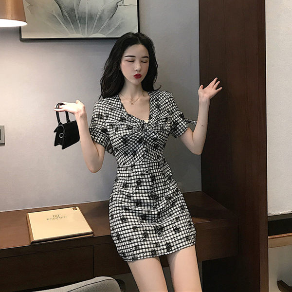 VK旗艦店 韓系心機V領格紋性感短袖洋裝