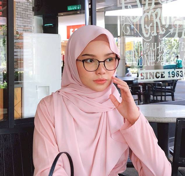 6 Tips Memilih Kacamata Untuk Hidung Pesek Termasuk Untuk Hijaber Womantalk Com Line Today