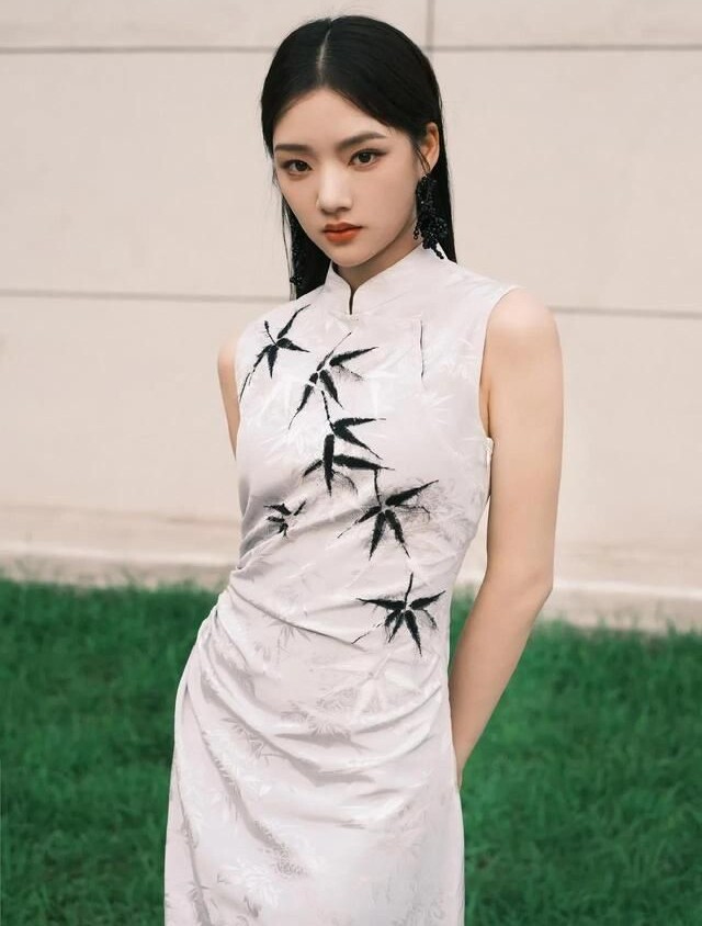 《玉骨遙》演員古裝vs.時裝！肖戰、王楚然中規中矩，任敏、盧昱曉翻車被吐槽！