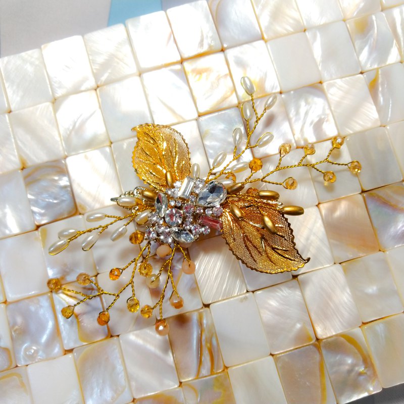 使用米珠.水晶.水鑽 花及進口銅線扭轉製作 立體優雅