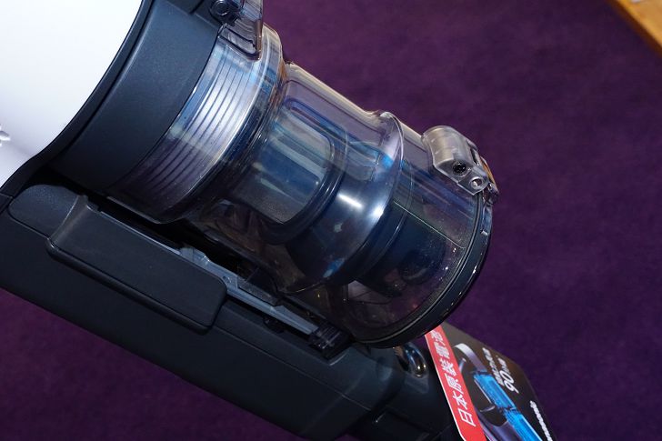 MC-BJ990 集塵容量為 0.2L，且集塵盒擁有雙重過濾功能。