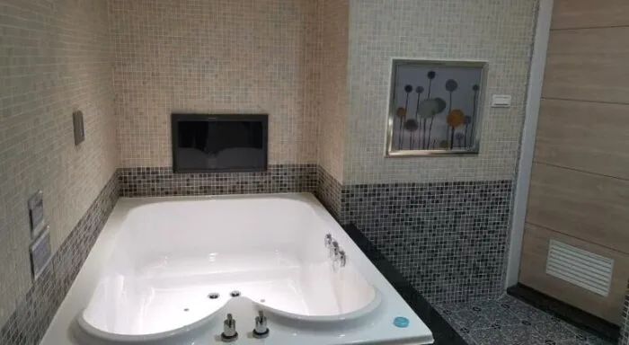 同樣位於絕佳地段的情覓，也算是老字號台北motel了，這間台北汽車旅館簡約典雅的房型、高貴不貴的價格、一應具全的設備，是不少商務人士在台北留宿或台北汽車旅館休息的首選。鄰近的景點有士林夜市、遼寧街夜市、大直美麗華等，要做台北情趣旅館、放鬆心情也好、單純過夜也佳，都能在情覓度過舒適的夜晚。