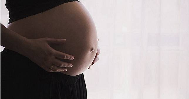 生下「無臉男嬰」頭骨缺塊！父母超心碎　醫師撇責：胎兒貼腹部