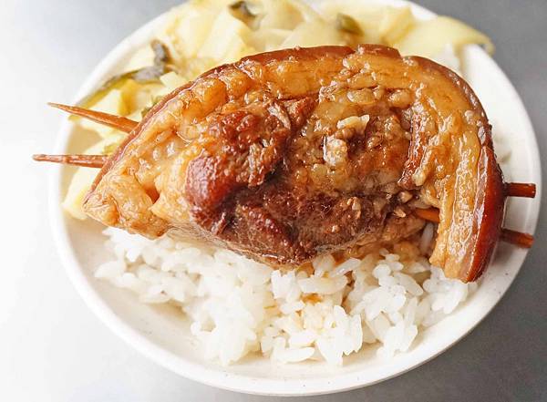【台中美食】源爌肉飯-便宜又美味的爌肉飯小吃店 【台中美食】源爌肉飯-便宜又美味的爌肉飯小吃店