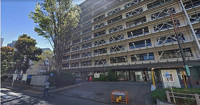藥妝店廁所堵住！　維修人員一拉...驚見「只剩上半身」嬰屍