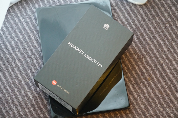 HUAWEI Mate 20 Pro 開箱、跑分測試簡單玩