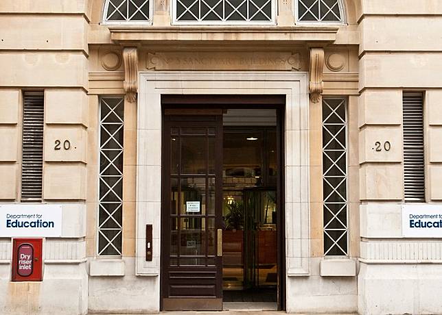 英國教育部放寬海外教師申請執教。