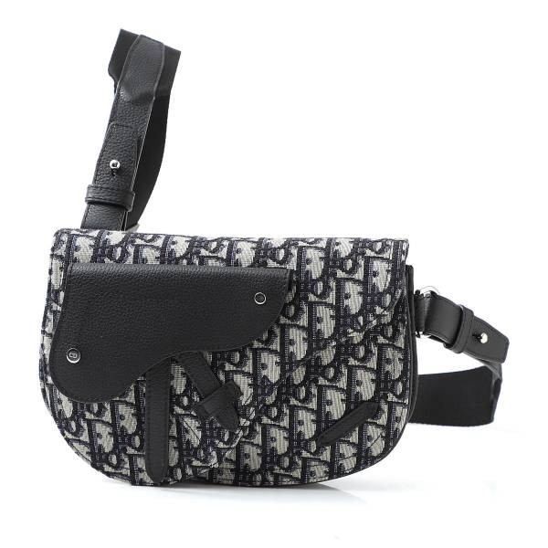 全新真品 Dior 迪奧米色和黑色Oblique 緹花 Saddle 小款馬鞍胸前袋/腰包 這款精巧的 Saddle 小袋是日常必備的理想伴侶。米色和黑色 Dior Oblique 提花設計綴以標誌性