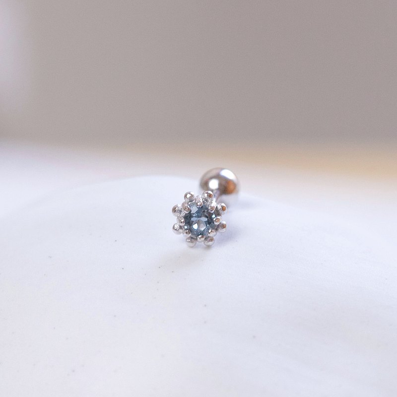 使用925純銀手工製作小煙花設計轉珠式耳環 倫敦藍托帕石如海水般清澈 洗滌我們疲憊的心靈