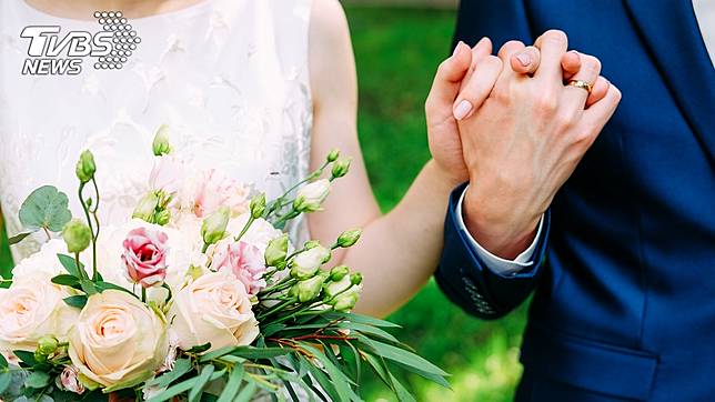 很多閨密間會互相約定，未來要出席彼此的結婚典禮。(示意圖／TVBS)