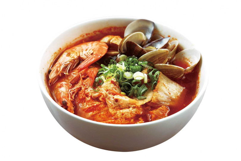 酸中帶辣、鹹裡有鮮的「韓式泡菜湯餃子」，十分美味。（160元）（圖／于魯光攝）