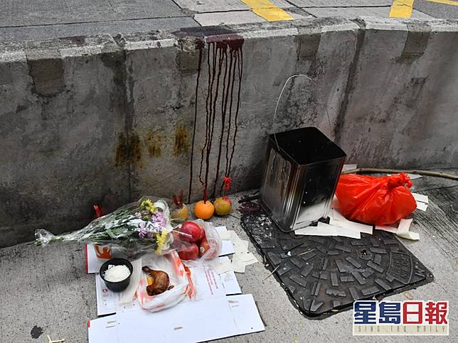 的士謀殺案 現場石壆血跡斑斑家人血痕下傷心路祭 星島日報 Line Today