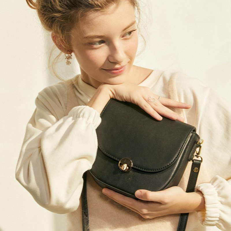 Bag to Basics 韓國製 Vegan Leather HALF LUN