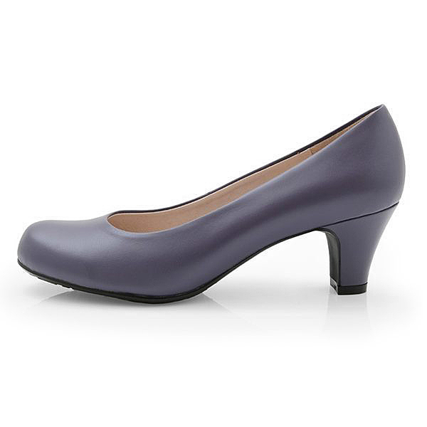 ◎台灣老師傅手工製造 ◎理想實穿6cm跟高 ◎加厚乳膠泡棉鞋墊 ◎尺碼為22-26號 ◎鞋版正常