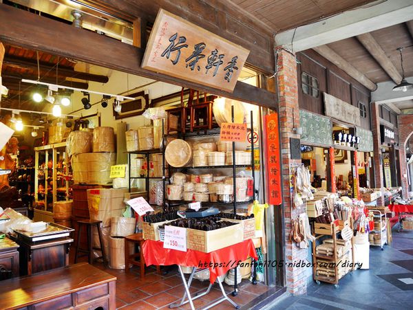 【三峽老街】三峽必買伴手禮 #台灣檜木館 #彰化社頭棉襪機能服飾 #襪子一雙10元 #三角湧老街 (54).JPG