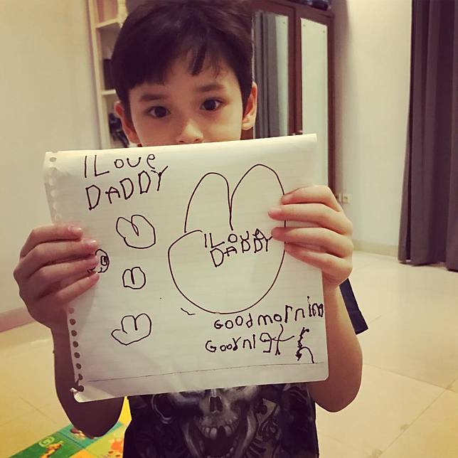 Mike Lewis Sosok Ayah yang Asyik dan Seru
