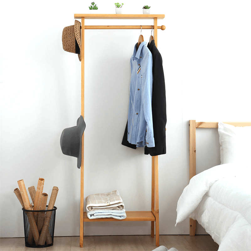 居家必備全實木A型掛衣收納架，吊掛衣物收納帽子包包，頂部凹槽可放置裝飾品等小物。掛衣收納架可放置玄關臥室，方便您順手吊掛圍巾外套等，乾淨整齊，一目了然，結構穩固承重佳。簡約俐落造型，實木高質感，三顏色