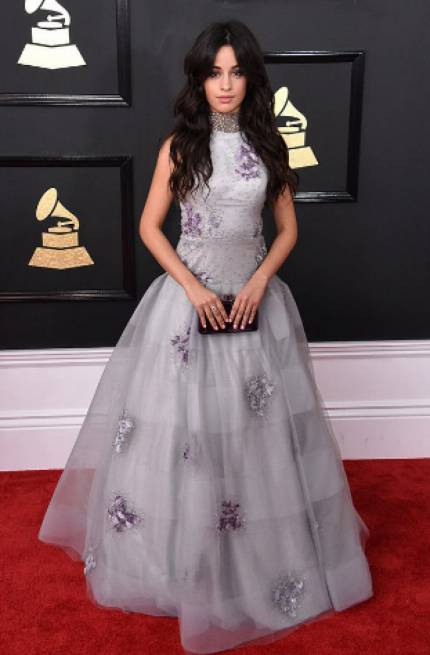 5 Inspirasi Dress Tertutup Buat Prom dari Seleb Hollywood