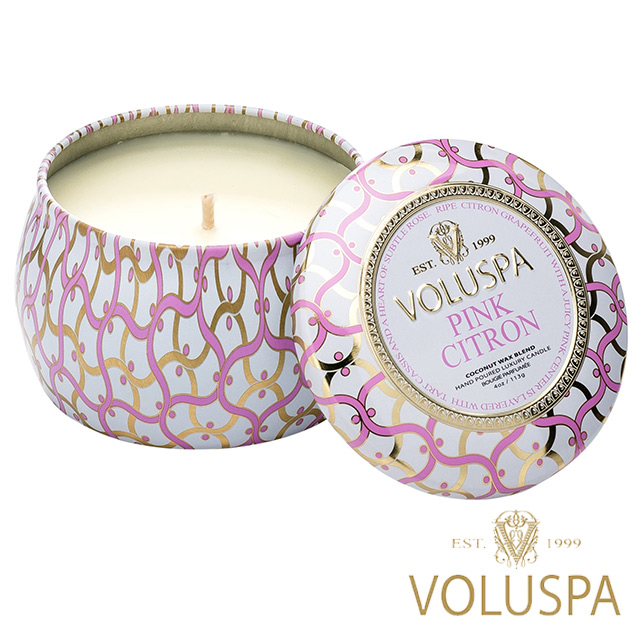 ● 葡萄柚、黑醋栗及玫瑰混合● 美國頂級香氛品牌● 典雅白金屬色外盒設計● 椰子蠟專利成分● 錫盒 113g● 美國原裝進口