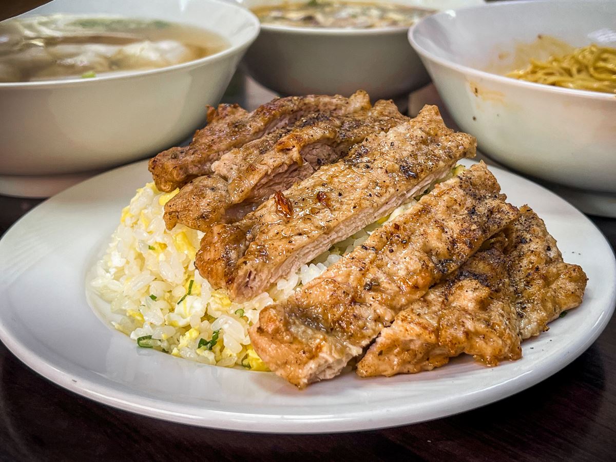 半價神還原「鼎泰豐炒飯」！北投暴紅美食是這家，銅板價吃紅油燃麵、酸辣湯