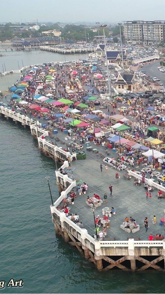 ถนนคนเดินบางแสน Walking Street Bangsaen