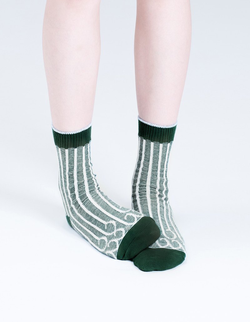 ∟襪長：16cm ∟腳底：22～24cm 早起跑步也跟去，市場買菜也跟去，上班來不及也跟去，因為✦你最迷人∴