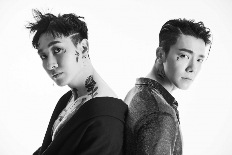 D&E在上張作品《Danger》走性感男人風，這次一改風格呈現壞男人魅力。