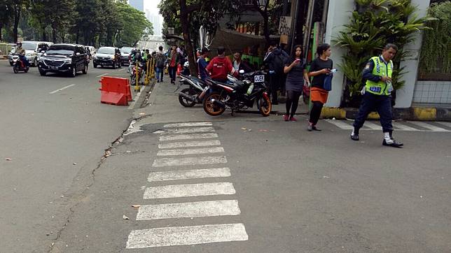 Ojek Online Nongkrong di Pinggir Jalan Jadi Persoalan Baru di Jakarta