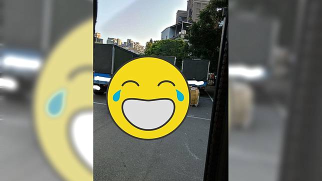 有駕駛亂停私人車位，地主開大絕招整人 (圖／翻攝自爆廢公社公開版)