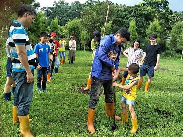 【日月潭一日遊】南投頭社活盆地農村美食餐桌與休閒農場-體驗不一樣的在地食材美味佳餚與獨特河道獨木舟體驗