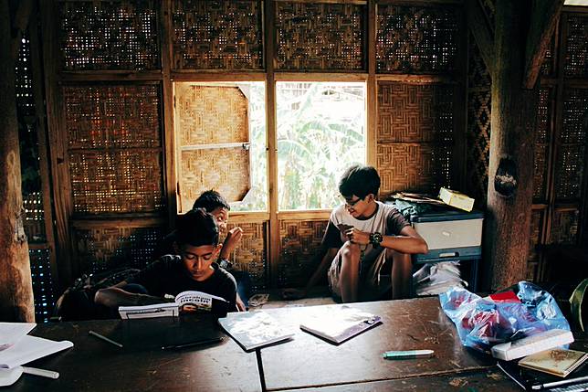 Sekolah Tanpa Guru, Tanpa Seragam, Tanpa Pelajaran