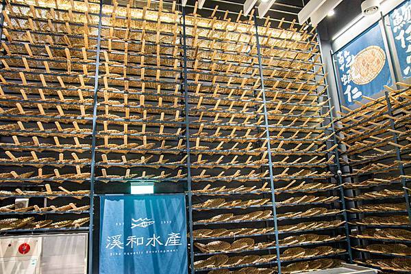 【宜蘭景點】溪和水產觀光工廠-2021年全新開幕！好玩又有趣的漫畫式簡介，多種免費海鮮試吃，飯糰ＤＩＹ與現煮海鮮ＤＩＹ活動玩不膩，美味多種魚料理，門票全抵消費的必玩室內景點