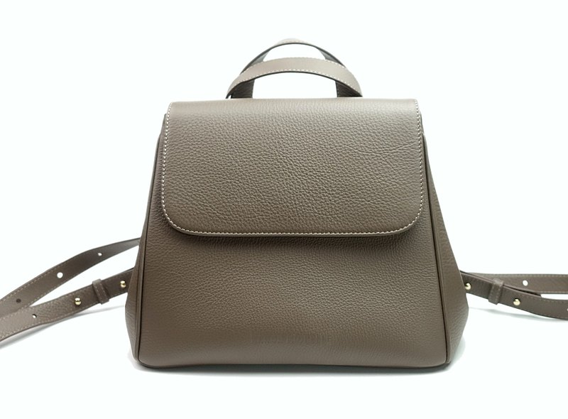 Cara-可轉換為真皮單肩包的背包優雅的設計。適合女性繁忙的日子。