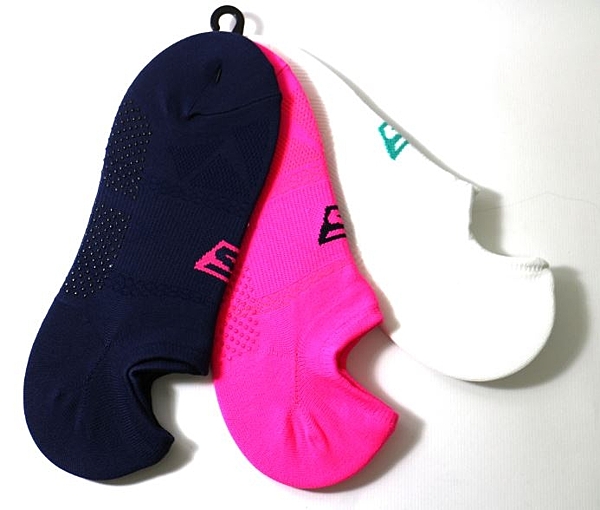 三合一，一包有三種SKECHER LOGO顏色!舒服又好穿，是運動鞋的好夥伴!