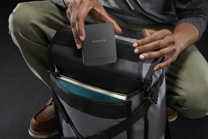 BarraCuda Fast SSD 以便攜性為特色，機身相當輕巧。