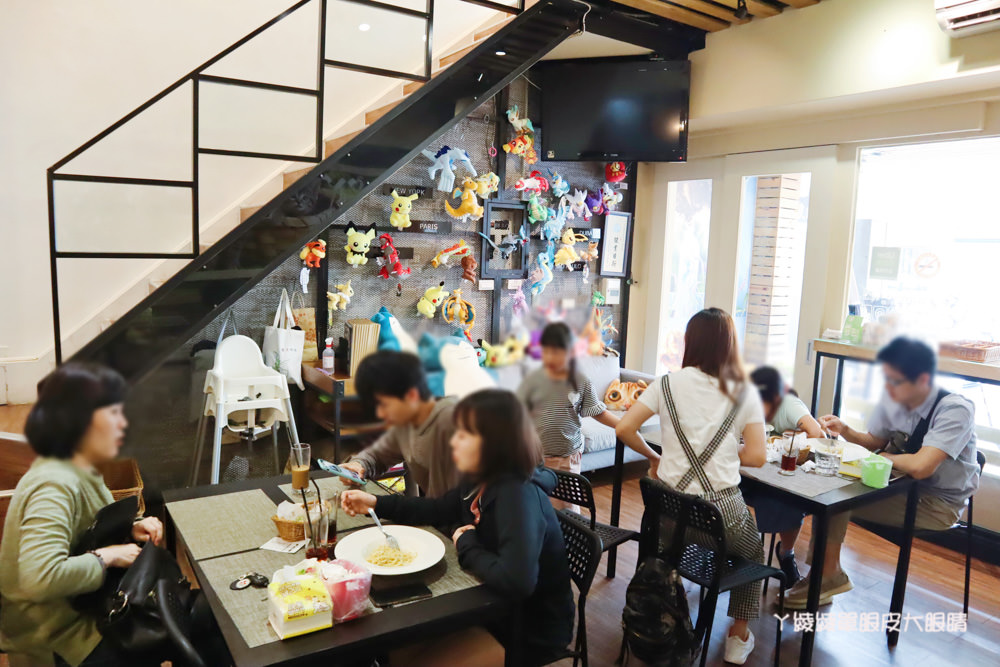 竹北平價美食餐廳推薦流浪貓香草義式廚房，竹北新開幕寶可夢主題美食餐廳！貓奴們快來找主子