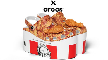 被封史上最強聯名醜鞋？KFC x Crocs 全新聯名鞋款，洞洞鞋上面還黏著兩隻炸雞腿！