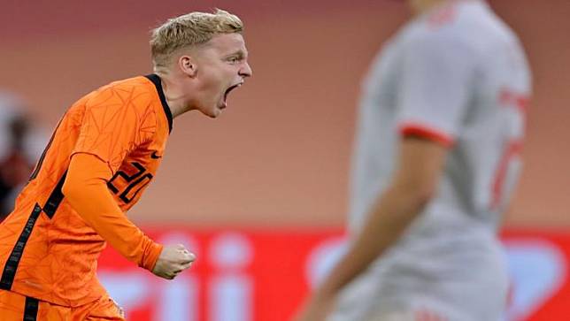 Donny van de Beek Cari Cara Kabur dari MU 