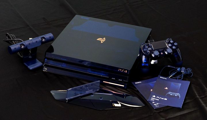 Sony PlayStation 4 Pro 500 Million 限量紀念版一手開箱，突破 5 億台障壁的榮光之證