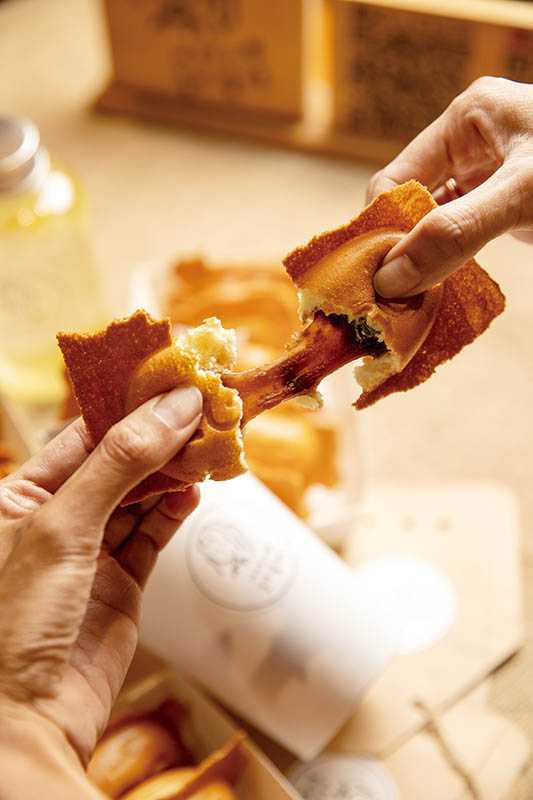 「黑糖麻糬」雞蛋糕又香又軟Q，也是人氣美食（55元）。（圖／宋岱融攝）