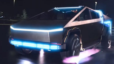 馬蒂不開 DeLorean 了！布朗博士的汽車時光機變成特斯拉 Cyber​​truck